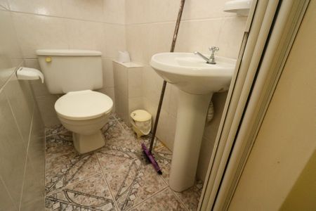 Apartamento para alugar com 72m², 2 quartos e 1 vaga Apartamento para alugar com 72m², 2 quartos e 1 vagaBanheiro de serviço