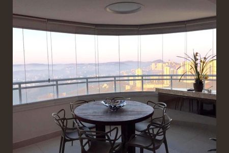 Apartamento para alugar com 104m², 3 quartos e 3 vagas