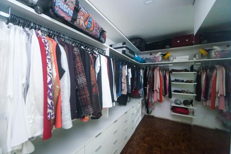 Casa de condomínio à venda com 450m², 4 quartos e 10 vagasCloset da suíte 1