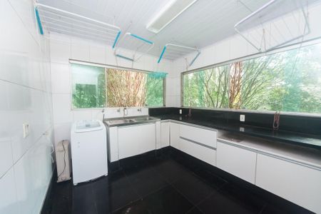 Casa de condomínio à venda com 450m², 4 quartos e 10 vagasÁrea de Serviço