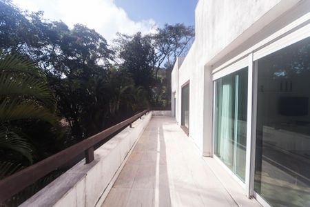 Casa de condomínio à venda com 450m², 4 quartos e 10 vagasvaranda da suíte 1 e 3