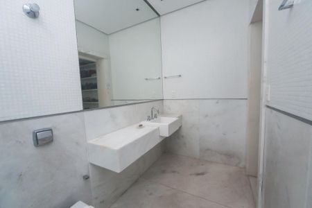 Casa de condomínio à venda com 450m², 4 quartos e 10 vagasBanheiro suite 2