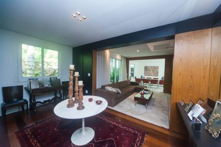 Casa de condomínio à venda com 450m², 4 quartos e 10 vagassala de tv