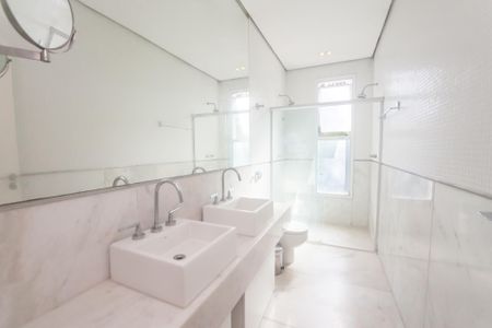 Casa de condomínio à venda com 450m², 4 quartos e 10 vagasBanheiro suite 1
