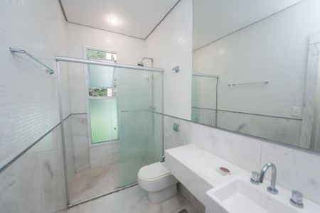 Casa de condomínio à venda com 450m², 4 quartos e 10 vagasBanheiro suite 2