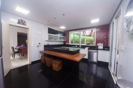 Casa de condomínio à venda com 450m², 4 quartos e 10 vagasCozinha