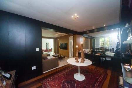 Casa de condomínio à venda com 450m², 4 quartos e 10 vagassala de tv