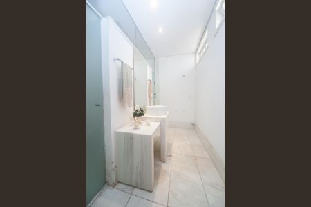 Casa de condomínio à venda com 450m², 4 quartos e 10 vagasLavabo