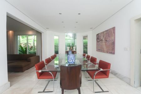 Casa de condomínio à venda com 450m², 4 quartos e 10 vagasSala de Jantar