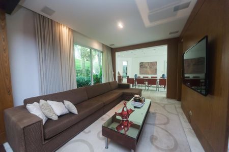 Casa de condomínio à venda com 450m², 4 quartos e 10 vagassala de tv