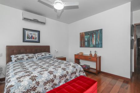Casa à venda com 230m², 3 quartos e 5 vagasQuarto Suíte