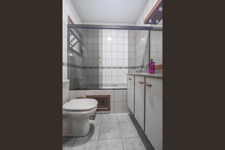 Casa à venda com 230m², 3 quartos e 5 vagasBanheiro da Suíte