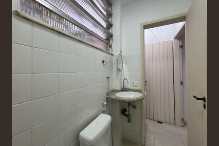 Banheiro social de apartamento à venda com 1 quarto, 20m² em Leblon, Rio de Janeiro