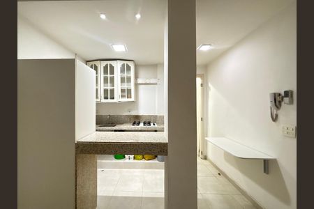 Cozinha de apartamento à venda com 1 quarto, 20m² em Leblon, Rio de Janeiro