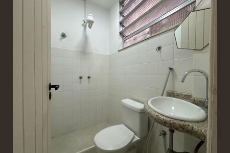 Banheiro social de apartamento à venda com 1 quarto, 20m² em Leblon, Rio de Janeiro