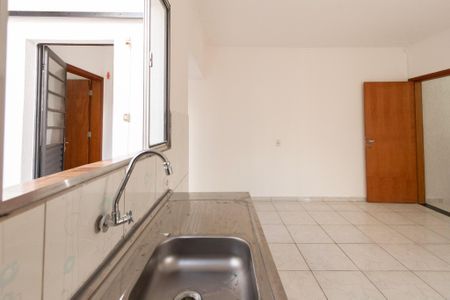 Casa para alugar com 80m², 2 quartos e 1 vaga