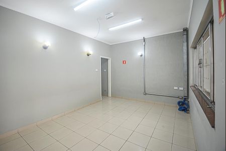 Casa à venda com 192m², 2 quartos e 3 vagas Casa à venda com 192m², 2 quartos e 3 vagasSala