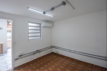 Casa à venda com 192m², 2 quartos e 3 vagas Casa à venda com 192m², 2 quartos e 3 vagasEdícula