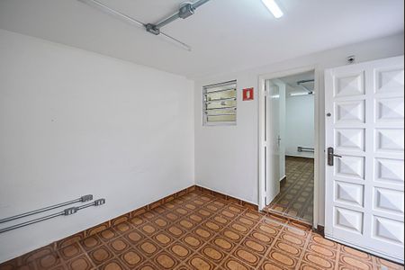 Casa à venda com 192m², 2 quartos e 3 vagas Casa à venda com 192m², 2 quartos e 3 vagasEdícula