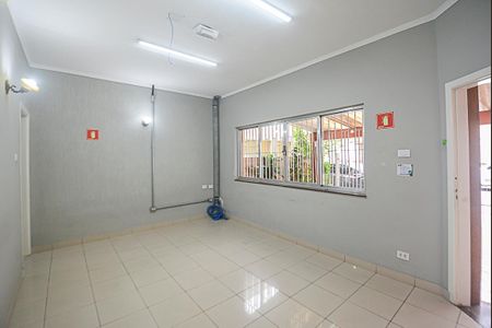 Casa à venda com 192m², 2 quartos e 3 vagas Casa à venda com 192m², 2 quartos e 3 vagasSala