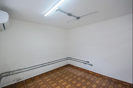 Casa à venda com 192m², 2 quartos e 3 vagas Casa à venda com 192m², 2 quartos e 3 vagasEdícula