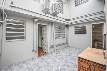 Casa à venda com 192m², 2 quartos e 3 vagas Casa à venda com 192m², 2 quartos e 3 vagasQuintal