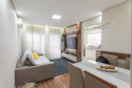 Casa à venda com 80m², 2 quartos e 3 vagas Casa à venda com 80m², 2 quartos e 3 vagasSala