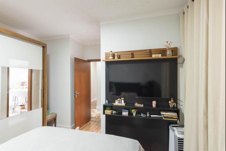 Casa à venda com 80m², 2 quartos e 3 vagas Casa à venda com 80m², 2 quartos e 3 vagasSuíte