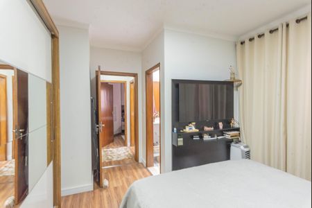 Casa à venda com 80m², 2 quartos e 3 vagas Casa à venda com 80m², 2 quartos e 3 vagasSuíte