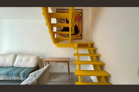 Apartamento para alugar com 79m², 1 quarto e 2 vagas Apartamento para alugar com 79m², 1 quarto e 2 vagasEscada
