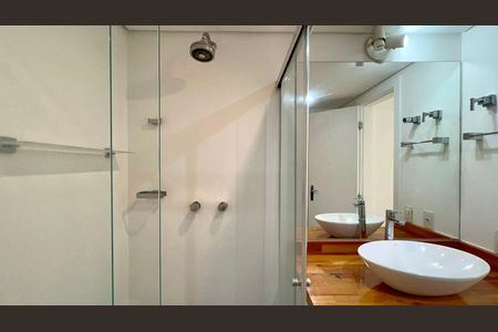 Apartamento para alugar com 79m², 1 quarto e 2 vagas Apartamento para alugar com 79m², 1 quarto e 2 vagasBanheiro da Suíte