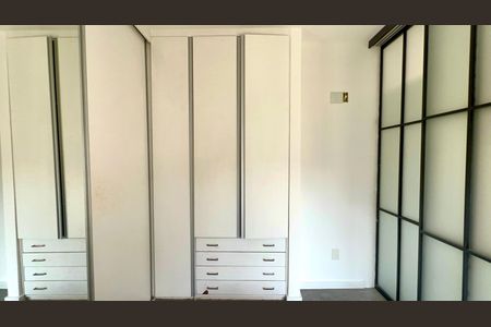 Apartamento para alugar com 79m², 1 quarto e 2 vagas Apartamento para alugar com 79m², 1 quarto e 2 vagasCloset da suíte