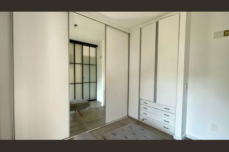 Apartamento para alugar com 79m², 1 quarto e 2 vagas Apartamento para alugar com 79m², 1 quarto e 2 vagasCloset da suíte
