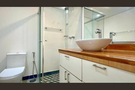 Apartamento para alugar com 79m², 1 quarto e 2 vagas Apartamento para alugar com 79m², 1 quarto e 2 vagasBanheiro da Suíte