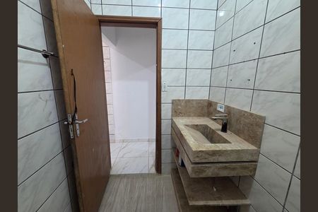 Casa para alugar com 2m², 3 quartos e 1 vaga Casa para alugar com 2m², 3 quartos e 1 vagaBanheiro