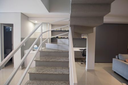 Casa à venda com 180m², 3 quartos e 2 vagasEscada 