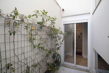 Quintal de casa à venda com 3 quartos, 180m² em Horto Florestal, São Paulo