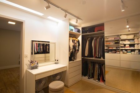 Casa à venda com 180m², 3 quartos e 2 vagasCloset