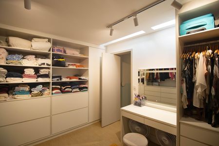 Casa à venda com 180m², 3 quartos e 2 vagasCloset