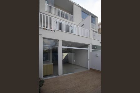 Casa à venda com 180m², 3 quartos e 2 vagasTerraço
