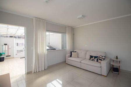 Casa à venda com 180m², 3 quartos e 2 vagasSala 