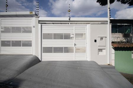 Fachada de casa à venda com 3 quartos, 180m² em Horto Florestal, São Paulo