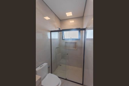 Casa de condomínio para alugar com 248m², 3 quartos e 4 vagas Casa de condomínio para alugar com 248m², 3 quartos e 4 vagasBanheiro da Suíte 2