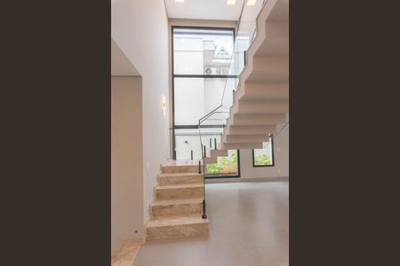 Casa de condomínio para alugar com 248m², 3 quartos e 4 vagas Casa de condomínio para alugar com 248m², 3 quartos e 4 vagasEscada