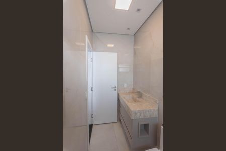 Casa de condomínio para alugar com 248m², 3 quartos e 4 vagas Casa de condomínio para alugar com 248m², 3 quartos e 4 vagasBanheiro da Suíte 2