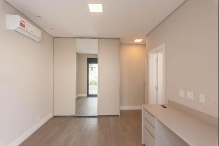 Casa de condomínio para alugar com 248m², 3 quartos e 4 vagas Casa de condomínio para alugar com 248m², 3 quartos e 4 vagasSuíte 2