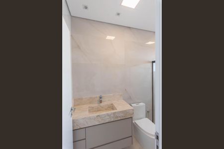 Casa de condomínio para alugar com 248m², 3 quartos e 4 vagas Casa de condomínio para alugar com 248m², 3 quartos e 4 vagasBanheiro da Suíte 2