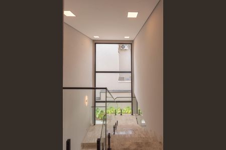 Casa de condomínio para alugar com 248m², 3 quartos e 4 vagas Casa de condomínio para alugar com 248m², 3 quartos e 4 vagasEscada