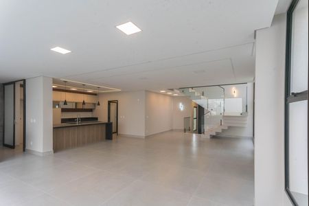 Casa de condomínio para alugar com 248m², 3 quartos e 4 vagas Casa de condomínio para alugar com 248m², 3 quartos e 4 vagasSala