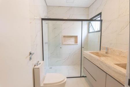 Casa de condomínio para alugar com 248m², 3 quartos e 4 vagas Casa de condomínio para alugar com 248m², 3 quartos e 4 vagasBanheiro da Suíte 1